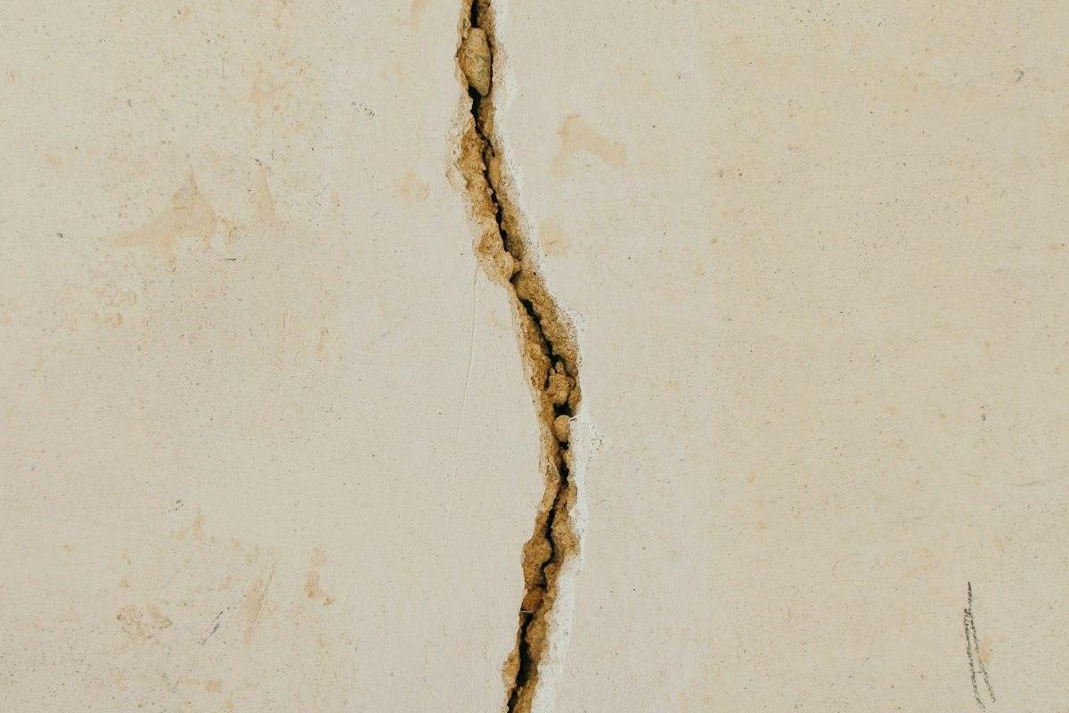Retakan pada permukaan beton