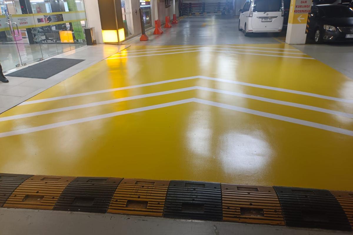 Lantai epoxy hasil pengerjaan Mella Paint di PT Supermal Karawaci