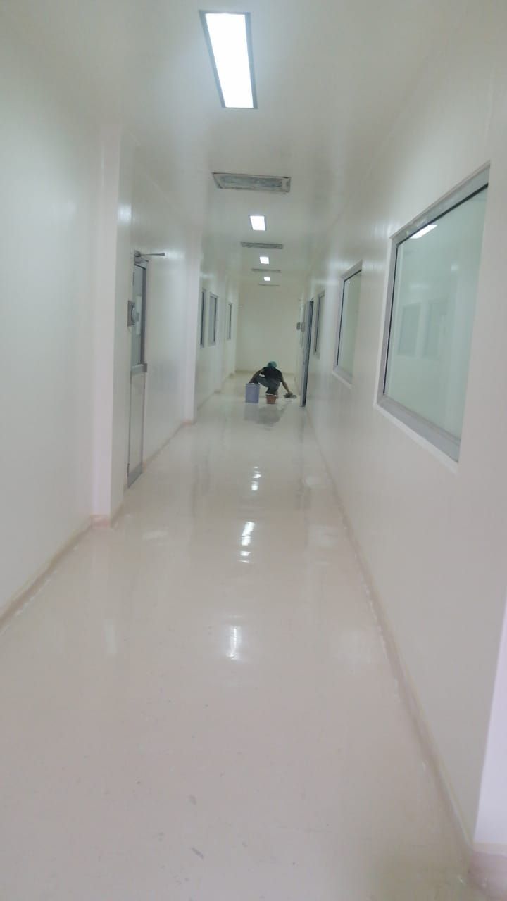 Ruang produksi Oryza Pharma Indonesia dengan lantai epoxy hijau mint tanpa sambungan (8/14)