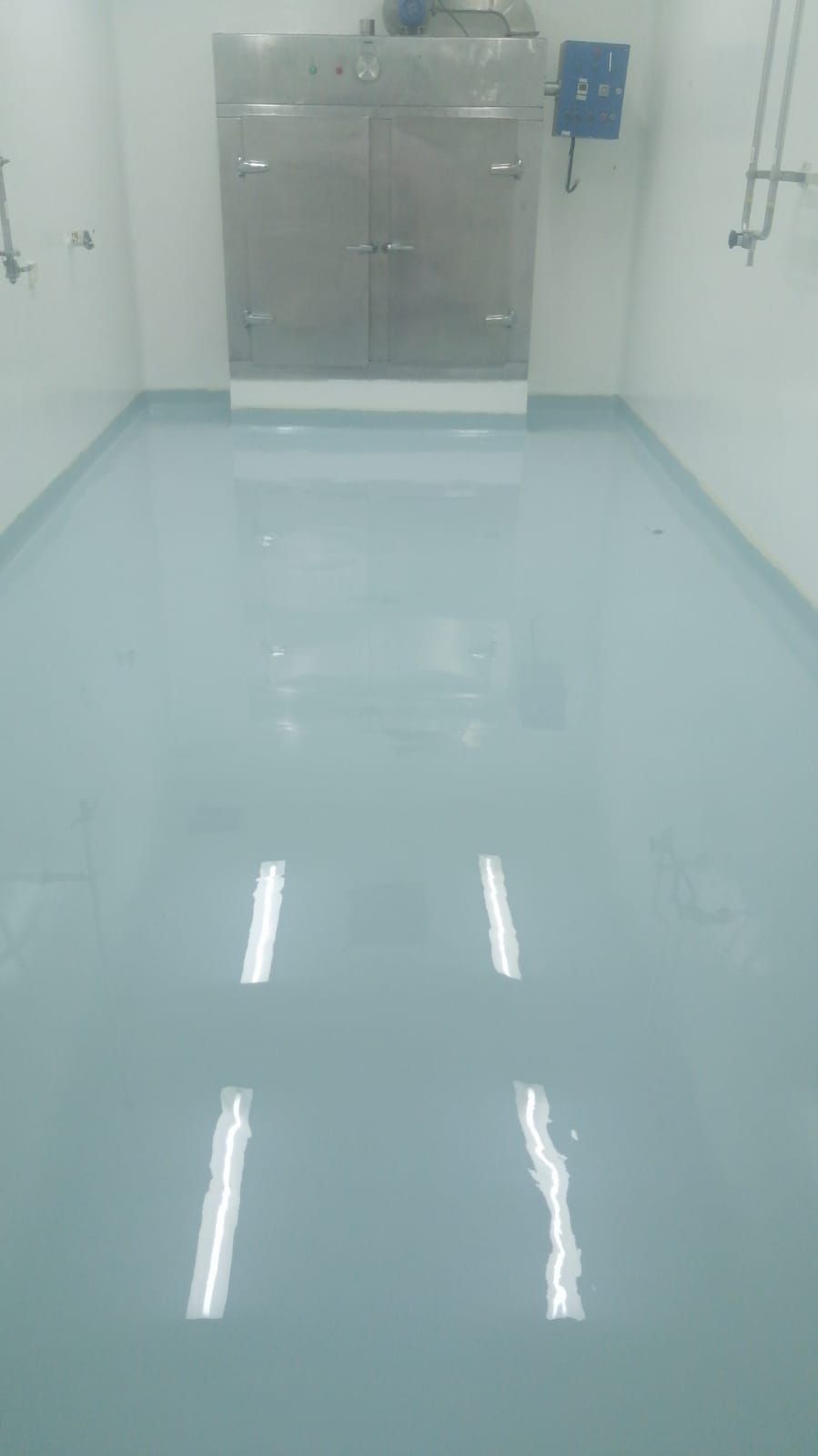 Ruang produksi Oryza Pharma Indonesia dengan lantai epoxy hijau mint tanpa sambungan (12/14)