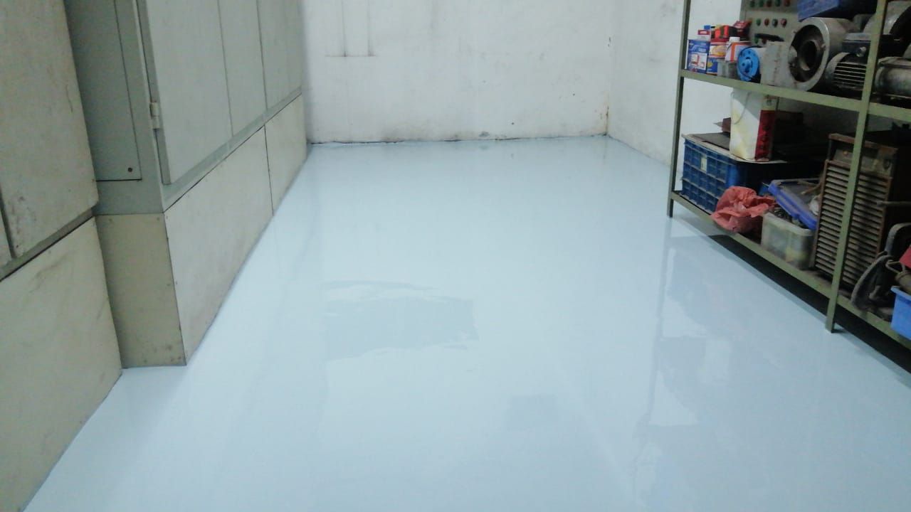 Ruang produksi Oryza Pharma Indonesia dengan lantai epoxy hijau mint tanpa sambungan (13/14)